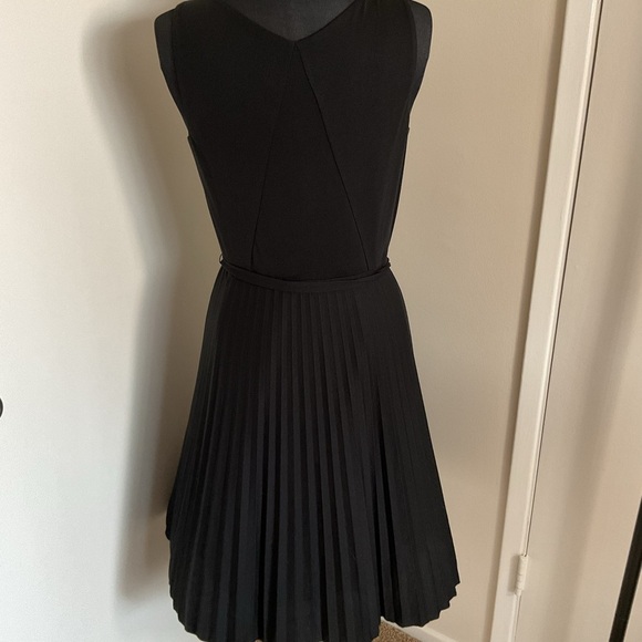 25. NWT Ann Taylor Black Pleated Tie Front Midi Sleeveless Dress Size 6 - Picture 8 of 10